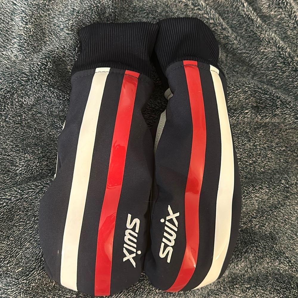 Women’s Swix winter mittens